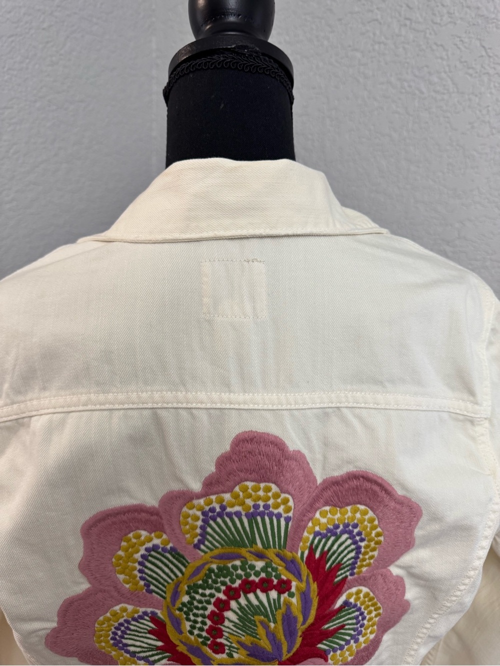 Vintage Lucky Brand Cream Denim Jacket with Pink & Multi-Color Floral Embroidery - Picture 4 of 12